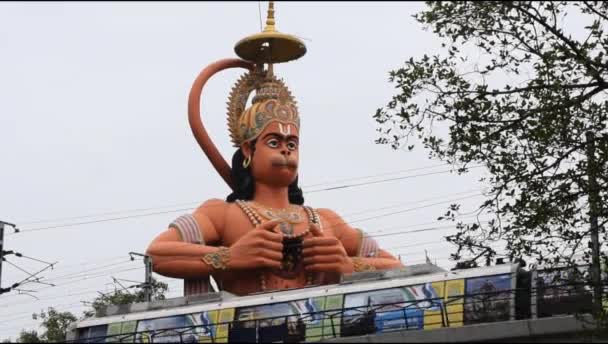 Grande Estátua Lord Hanuman Perto Ponte Metro Delhi Situado Perto — Vídeo de Stock