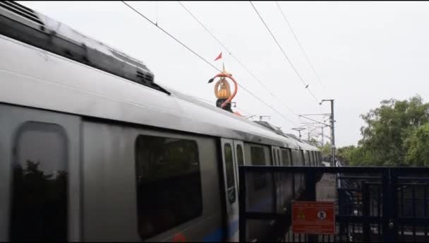 Delhi Metro Treni Karol Bagh Delhi Hindistan Yakınlarındaki Lord Hanuman — Stok video