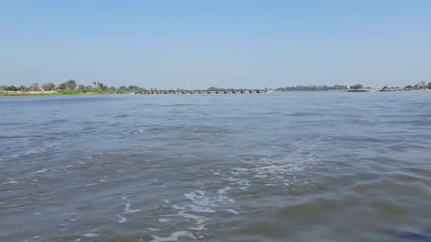 Vista Del Río Yamuna Desde Barco Durante Día Vrindavan Templo — Vídeos de Stock