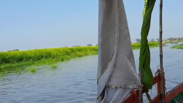 Vedere Râul Yamuna Barca Ziua Vrindavan Krishna Templu Kesi Ghat — Videoclip de stoc