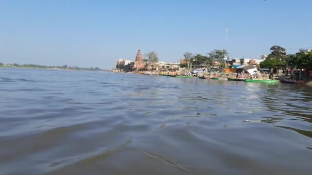 Pemandangan Sungai Yamuna Dari Perahu Pada Hari Itu Vrindavan Kuil — Stok Video