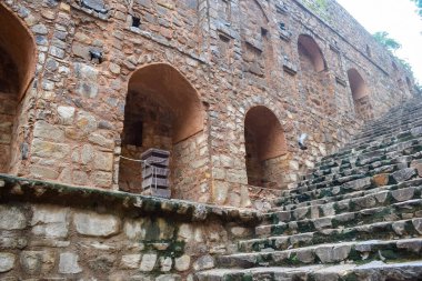 Connaught 'un ortasında yer alan Agrasen Ki Baoli (Step Well) Yeni Delhi Hindistan, Eski Arkeoloji İnşaatları
