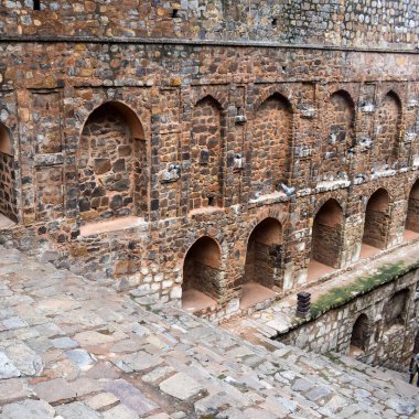 Connaught 'un ortasında yer alan Agrasen Ki Baoli (Step Well) Yeni Delhi Hindistan, Eski Arkeoloji İnşaatları