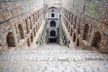 Connaught 'un ortasında yer alan Agrasen Ki Baoli (Step Well) Yeni Delhi Hindistan, Eski Arkeoloji İnşaatları