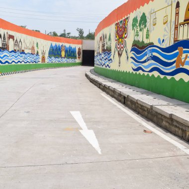Başbakan Narendra Modi Pragati tünelini ve Pragati Maidan Bütünleşik Geçiş Koridoru Projesi 'nin beş alt geçidini, Pragati Tüneli' ni trafik hareketine açtı, Pragati Tüneli 'nde graffiti açıldı