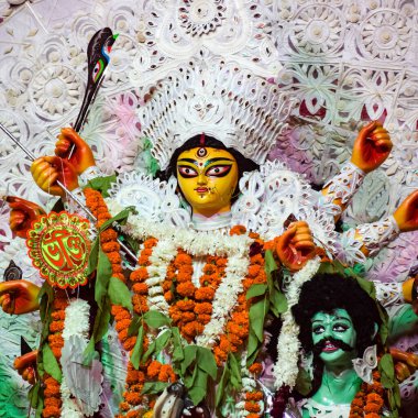 Tanrıça Durga, Hindistan 'ın en büyük Hindu Navratri festivali olan Güney Kolkata Durga Puja, Durga Puja Idol' a yakından bakıyor.