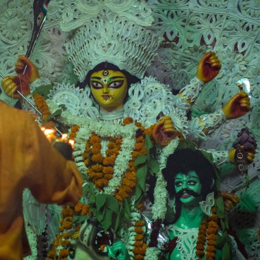 Tanrıça Durga, Hindistan 'ın en büyük Hindu Navratri festivali olan Güney Kolkata Durga Puja, Durga Puja Idol' a yakından bakıyor.