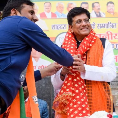 Yeni Delhi, Hindistan - 27 Kasım 2022 - Piyush Goyal Kabine Bakanı ve Bharatiya Janata Partisi (BJP) çekirdek üyesi MCD yerel seçimleri öncesinde BJP adayını desteklemek için düzenlenen mitingde 2022