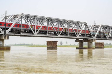 Ganga, Garh Mukteshwar, Uttar Pradesh, Hindistan, Ganga nehrinin Hindular için en kutsal nehir olduğuna inanılır.