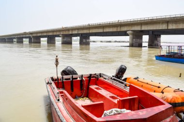 Ganga, Garh Mukteshwar, Uttar Pradesh, Hindistan, Ganga nehrinin Hindular için en kutsal nehir olduğuna inanılır.