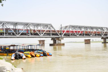 Ganga, Garh Mukteshwar, Uttar Pradesh, Hindistan, Ganga nehrinin Hindular için en kutsal nehir olduğuna inanılır.