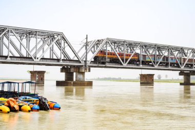 Ganga, Garh Mukteshwar, Uttar Pradesh, Hindistan, Ganga nehrinin Hindular için en kutsal nehir olduğuna inanılır.