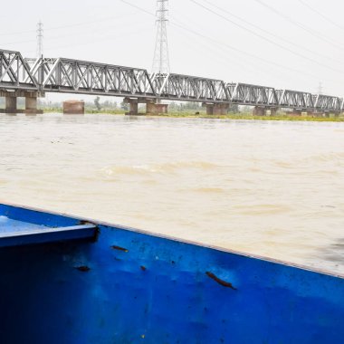 Ganga, Garh Mukteshwar, Uttar Pradesh, Hindistan, Ganga nehrinin Hindular için en kutsal nehir olduğuna inanılır.