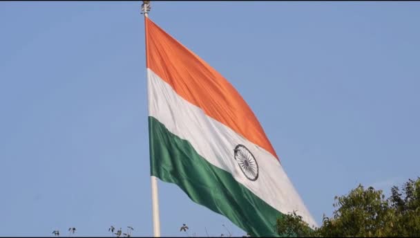 Slow Motion India Flag Flying High Connaught Place Pride Blue — Vídeo de stock