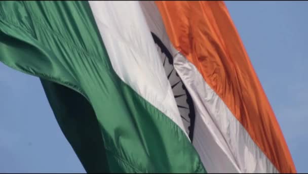 Медленное Движение Индийского Флага Высоко Коннот Плейс Гордостью Голубое Небо — стоковое видео