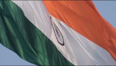 Hindistan bayrağının Connaught Place 'de dalgalanması gökyüzünde gururla dalgalanması, Hindistan bayrağı dalgalanması, Bağımsızlık Günü' nde Hint Bayrağı, Hindistan bayrağı sallama, Hindistan bayrağı zaman aşımı
