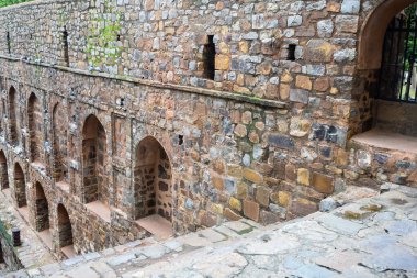 Connaught 'un ortasında yer alan Agrasen Ki Baoli (Step Well), Eski Delhi Arkeoloji İnşaatı' na yerleştirilmiştir.