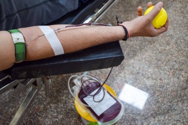 Kan bağışı kampındaki kan bağışı kampı her yıl 14 Haziran 'da, Balaji Tapınağı, Vivek Vihar, Delhi, Hindistan' da, kan bağışı için düzenlenen Dünya Kan bağışı gününde, Kan Bağışı Kampı 'nda el ele tutulur.