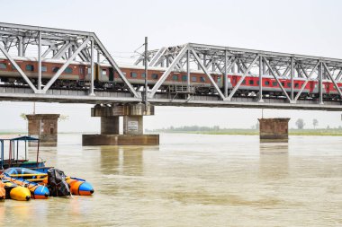Ganga, Garh Mukteshwar, Uttar Pradesh, Hindistan, Ganga nehrinin Hindular için en kutsal nehir olduğuna inanılır.