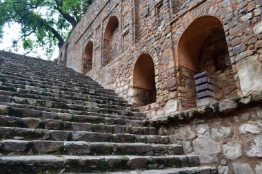 Connaught 'un ortasında yer alan Agrasen Ki Baoli (Step Well), Eski Delhi Arkeoloji İnşaatı' na yerleştirilmiştir.