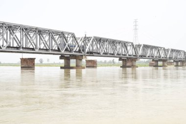 Ganga, Garh Mukteshwar, Uttar Pradesh, Hindistan, Ganga nehrinin Hindular için en kutsal nehir olduğuna inanılır.