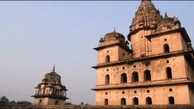 Orchha, Madhya Pradesh, Hindistan, Orchha kayıp şehir Hindistan, Hindistan arkeolojik siteleri Kraliyet Cenotapları 'nın Sabah Görüşü