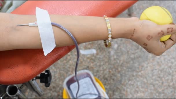 Doador Sangue Campo Doação Sangue Realizada Com Uma Bola Saltitante — Vídeo de Stock