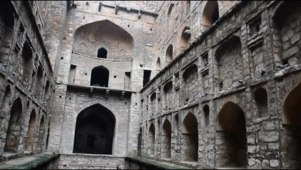 중앙에 기바올리 고고학 건축물인 뉴델리 인디아에 — 비디오