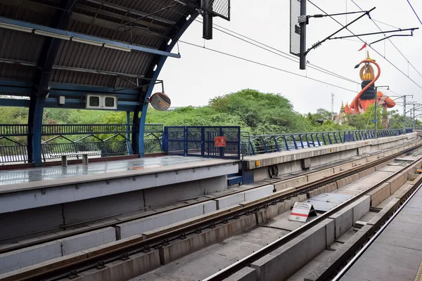 New Delhi India Czerwca 2022 Delhi Metro Pociąg Przybywających Stacji — Zdjęcie stockowe