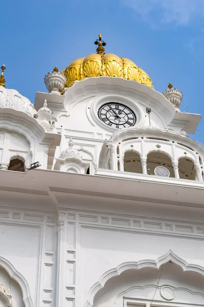 インド パンジャブ州アムリトサルの黄金寺院 Harmandir Sahib 内部の建築物の詳細を表示します インド アムリトサルのシーク教の聖地である黄金寺院 — ストック写真
