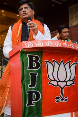 Yeni Delhi, Hindistan - 27 Kasım 2022 - Piyush Goyal Kabine Bakanı ve Bharatiya Janata Partisi (BJP) çekirdek üyesi MCD yerel seçimleri öncesinde BJP adayını desteklemek için düzenlenen mitingde 2022