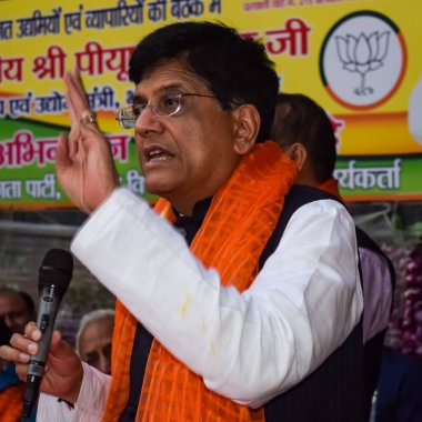 Yeni Delhi, Hindistan - 27 Kasım 2022 - Piyush Goyal Kabine Bakanı ve Bharatiya Janata Partisi (BJP) çekirdek üyesi MCD yerel seçimleri öncesinde BJP adayını desteklemek için düzenlenen mitingde 2022