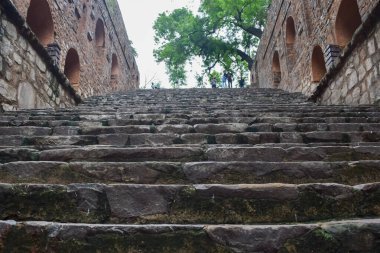 Connaught 'un ortasında yer alan Agrasen Ki Baoli (Step Well), Eski Delhi Arkeoloji İnşaatı' na yerleştirilmiştir.