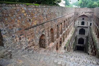Agrasen Ki Baoli - Connaught 'un ortasına yerleştirilen Step Well Yeni Delhi, Eski Arkeoloji İnşaatı