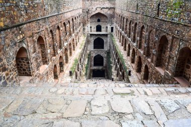 Agrasen Ki Baoli - Connaught 'un ortasına yerleştirilen Step Well Yeni Delhi, Eski Arkeoloji İnşaatı