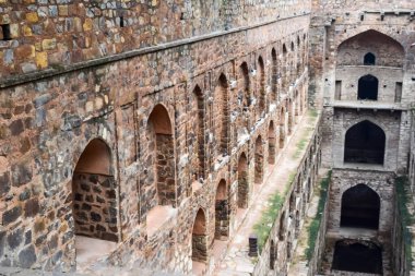 Agrasen Ki Baoli - Connaught 'un ortasına yerleştirilen Step Well Yeni Delhi, Eski Arkeoloji İnşaatı