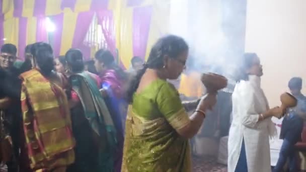 Delhi India Octubre 2022 Devotos Realizando Danza Espiritual Frente Durga — Vídeos de Stock