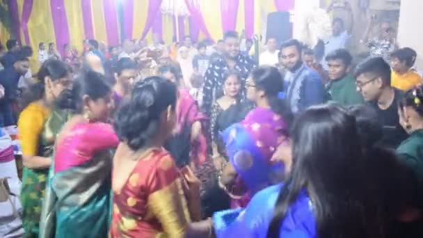 Delhi India Octubre 2022 Devotos Realizando Danza Espiritual Frente Durga — Vídeos de Stock