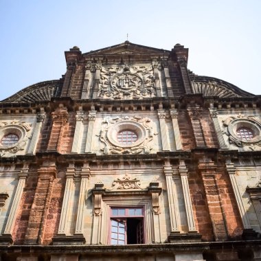 Hindistan 'ın güneyindeki eski Bom Jesus Bazilikası, Eski Goa' daki Bom Jesus Bazilikası, Portekiz yönetiminin ilk günlerinde Goa 'nın başkenti olan Hindistan, Goa' da yer alan