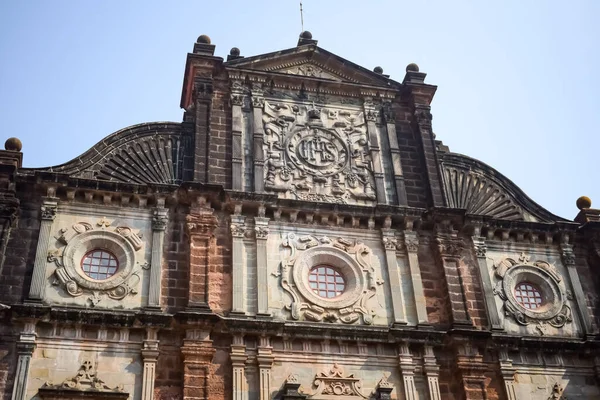 Hindistan 'ın güneyindeki eski Bom Jesus Bazilikası, Eski Goa' daki Bom Jesus Bazilikası, Portekiz yönetiminin ilk günlerinde Goa 'nın başkenti olan Hindistan, Goa' da yer alan