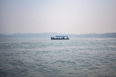 Gündüz Goa, Hindistan ve tahta teknelerden okyanus manzarası Arap denizinin inanılmaz manzarası.