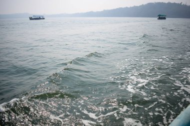 Gündüz Goa, Hindistan ve tahta teknelerden okyanus manzarası Arap denizinin inanılmaz manzarası.