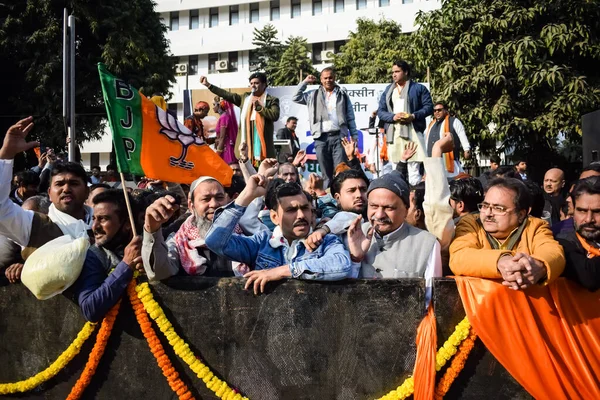 ニューデリー インド 2023年1月16日 ナレンドラ モディ首相の道路ショーで収集された何千人もの人々 首都での首相モディ大選挙集会中の人々 — ストック写真