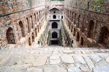 Agrasen Ki Baoli - Connaught 'un ortasına yerleştirilen Step Well Yeni Delhi, Eski Arkeoloji İnşaatı