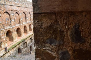 Agrasen Ki Baoli - Connaught 'un ortasına yerleştirilen Step Well Yeni Delhi, Eski Arkeoloji İnşaatı