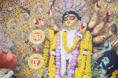 Tanrıça Durga, Hindistan 'ın en büyük Hindu Navratri festivali olan Güney Kolkata Durga Puja, Durga Puja Idol' a yakından bakıyor.