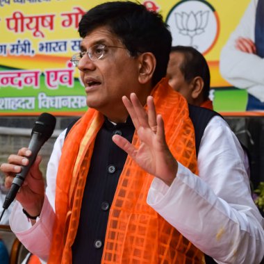 Yeni Delhi, Hindistan - 27 Kasım 2022 - Piyush Goyal Kabine Bakanı ve Bharatiya Janata Partisi (BJP) çekirdek üyesi MCD yerel seçimleri öncesinde BJP adayını desteklemek için düzenlenen mitingde 2022