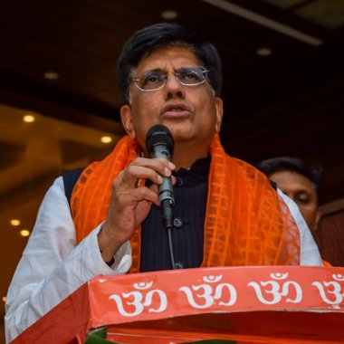 Yeni Delhi, Hindistan - 27 Kasım 2022 - Piyush Goyal Kabine Bakanı ve Bharatiya Janata Partisi (BJP) çekirdek üyesi MCD yerel seçimleri öncesinde BJP adayını desteklemek için düzenlenen mitingde 2022