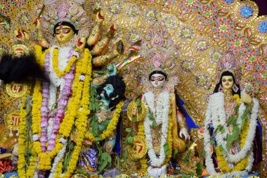 Tanrıça Durga, Hindistan 'ın en büyük Hindu Navratri festivali olan Güney Kolkata Durga Puja, Durga Puja Idol' a yakından bakıyor.