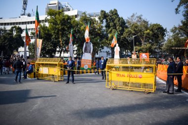 Yeni Delhi, Hindistan - 16 Ocak 2023 - Başbakan Narendra Modi BJP yol fuarı sırasında binlerce kişi toplandı, başkent Modi 'de düzenlenen büyük seçim mitinginde halk